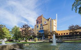 Maximilian Hotel&Apartments Weil am Rhein / Basel